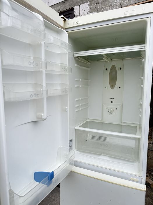 Frigider cu congelator  LG functioneaza perfect