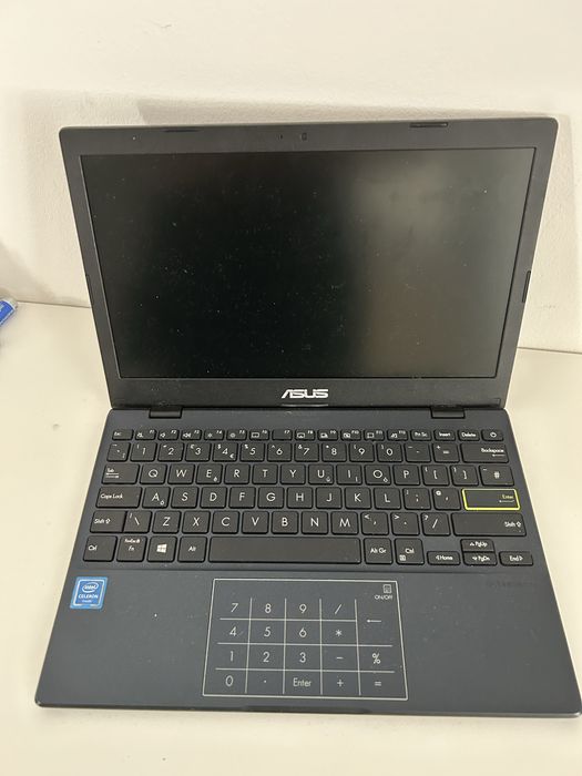 Laptop Asus E210