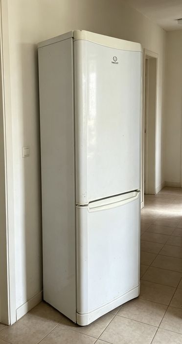 Продам холодильник  б/у