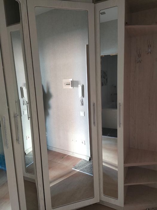 Продам шкаф угловой,вместительный