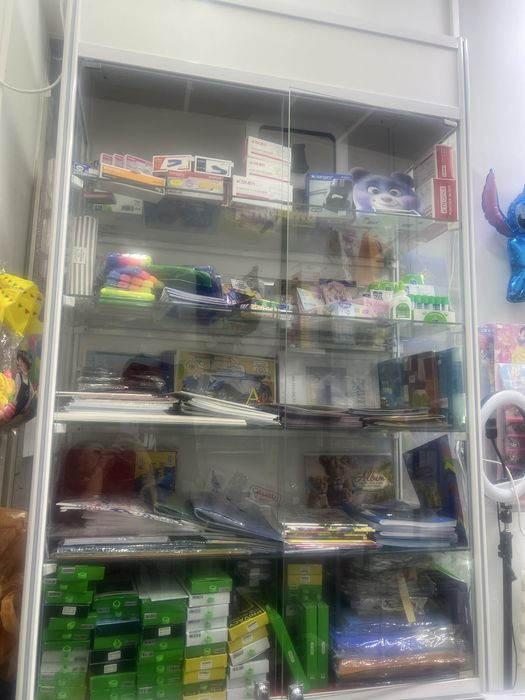 Продам стеклянную витрину