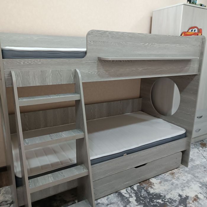 Двухъярусная кровать