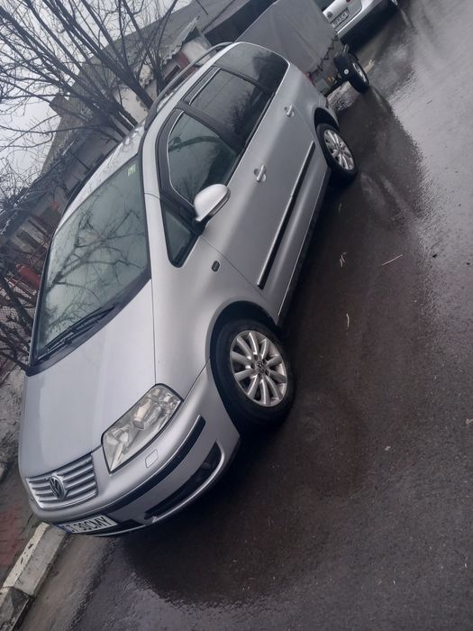 Vând Volkswagen Sharan