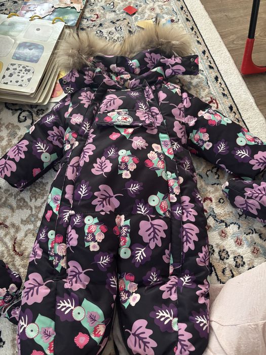 Продам зимный комбинезон для девочки