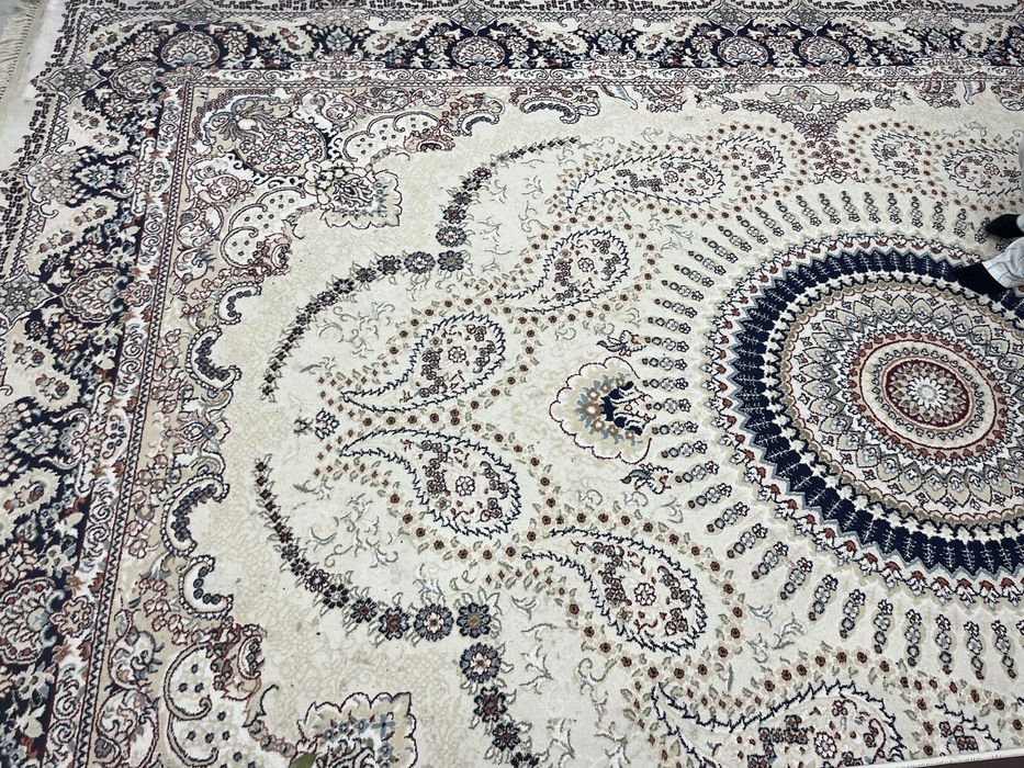 Продается ковер б/у