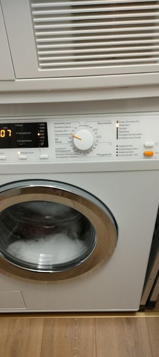 Mașină de spălat rufe și uscător Miele