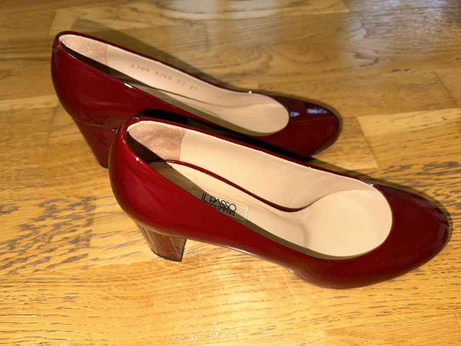 Pantofi       cu      toc