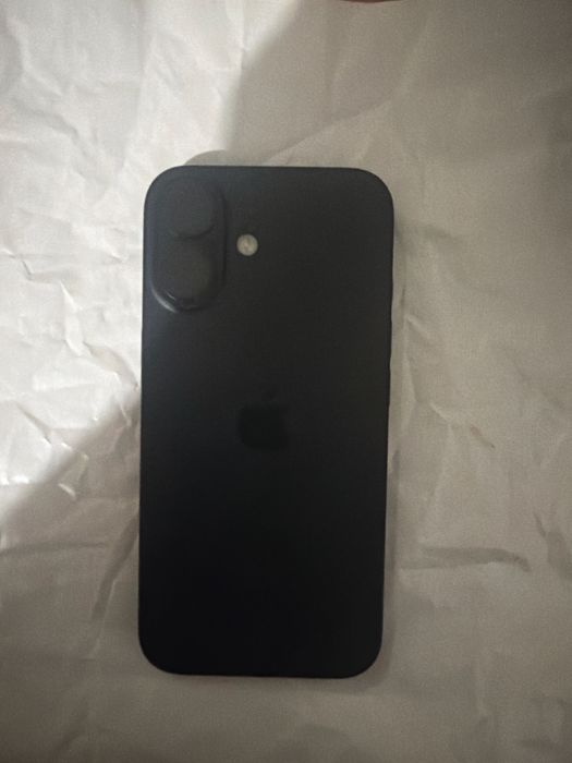 Продам айфон 16 на 128 гб