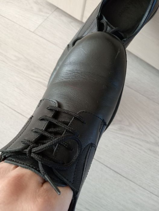 Продам детскую школьную обувь туфли