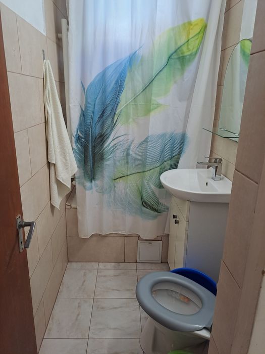 Închiriez garsoniera