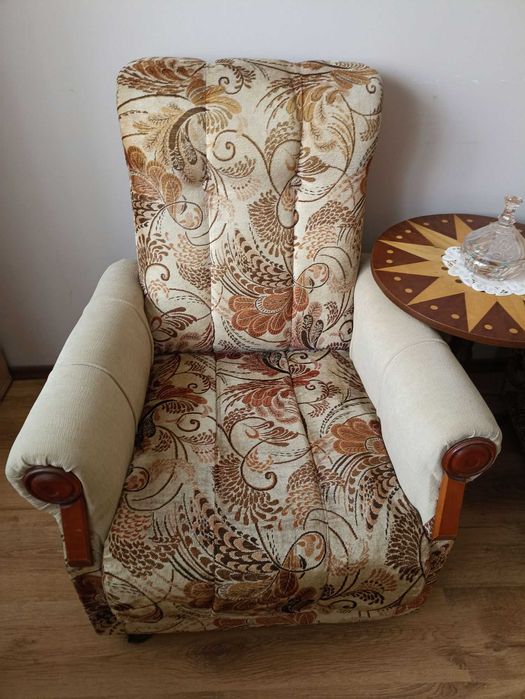 Две запазени кресла / фотьойла + масичка