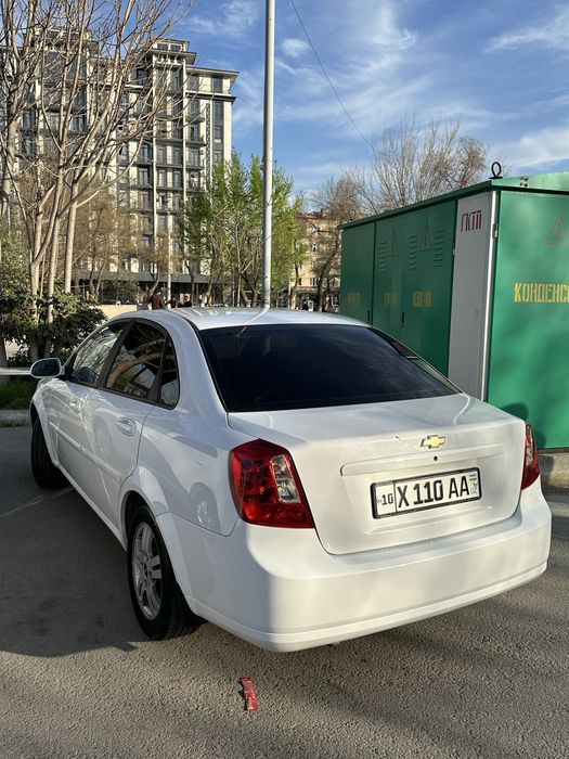 Ласетти 1.8 сотилади