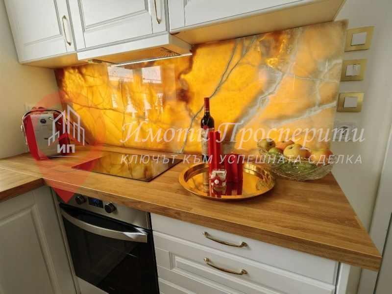 Дава се под наем Тристаен апартамент в София, Център - 75 кв.м за 1050 € - Снимка #4