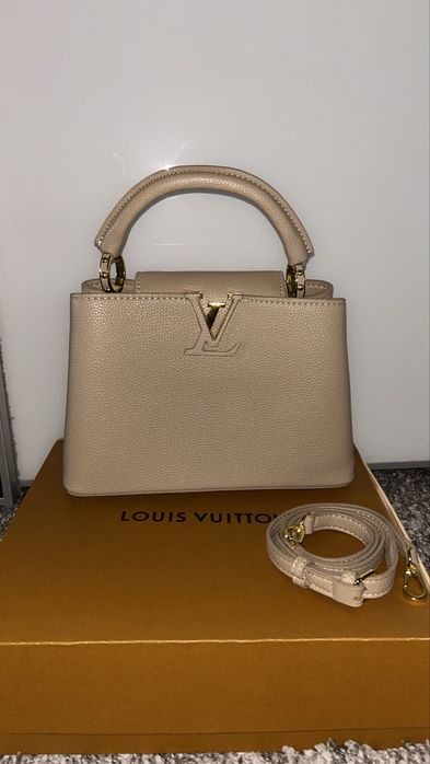 Geanta Louis Vuitton Capucines piele naturala pe stoc