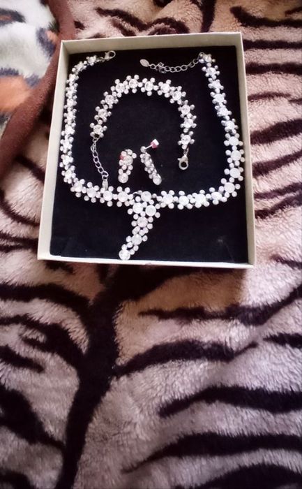 Колье, браслет сережки комплект очень красивый