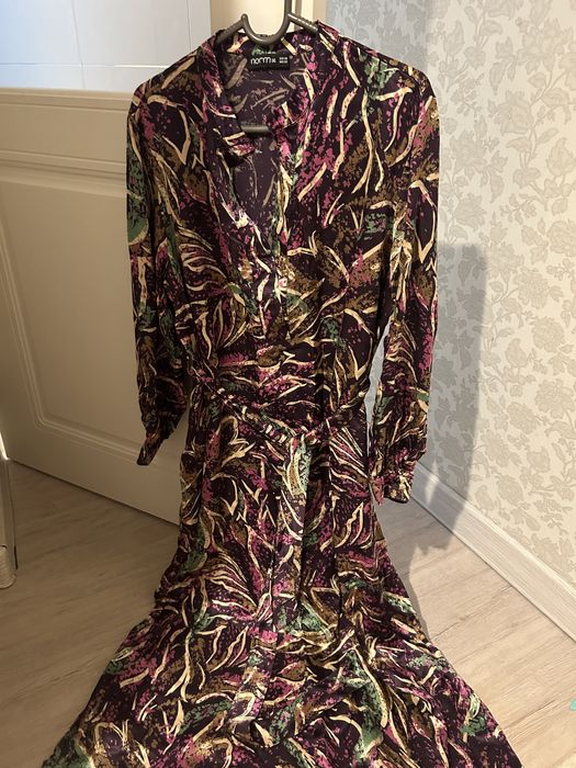 Верхняя одежда, платья