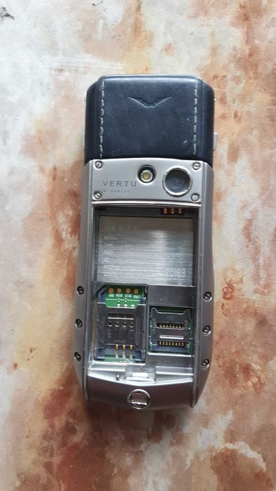 Vertu Ascent Ti  оригинален в идеално състояние