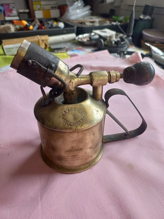 Lampa veche pe gaz suedeza
