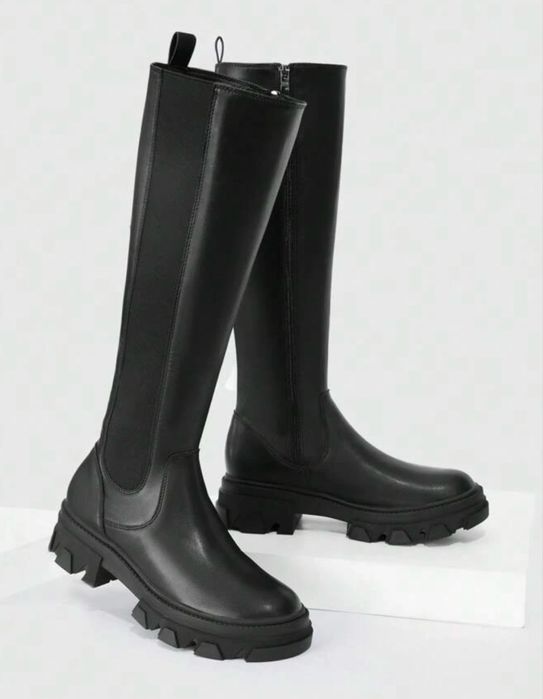 Стилни дамски ботуши