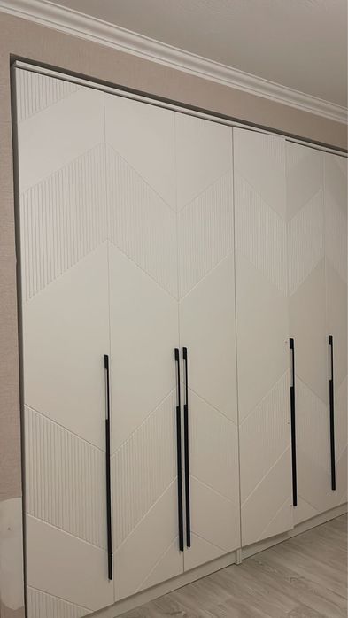 Шкаф белый 230*230