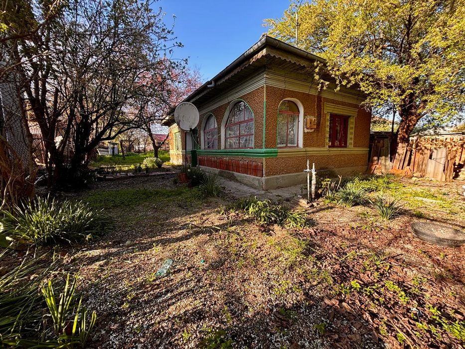 Teren intravilan plus casa batraneasca
