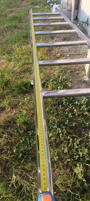 Scara de piscina sau strant