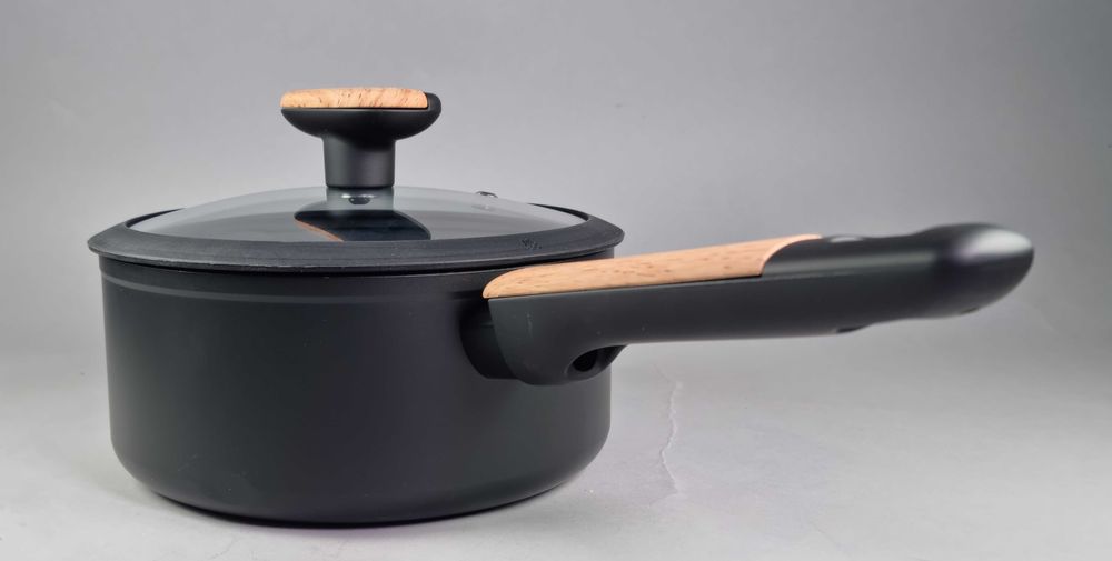 Касерола с капак (незалепващо покритие)