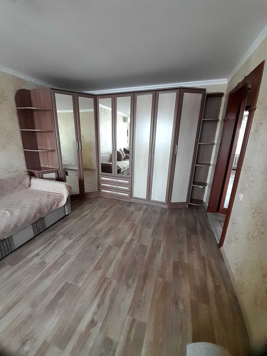 Брльшой угловой шкаф