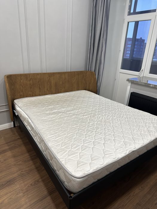 Продам кровать  2х спальную