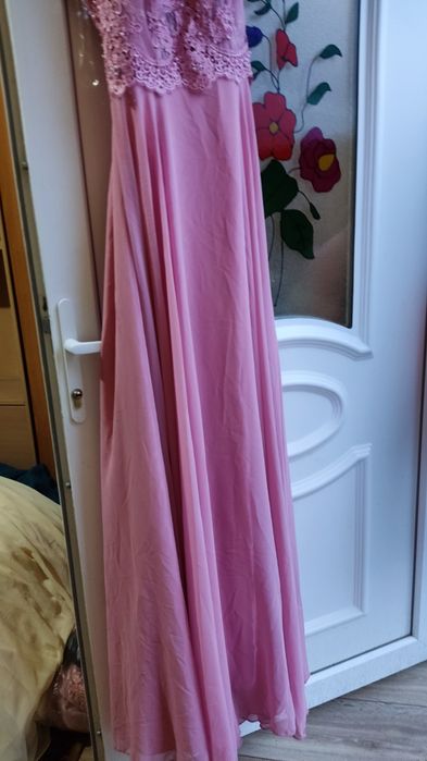 Rochie roz cu spatele gol