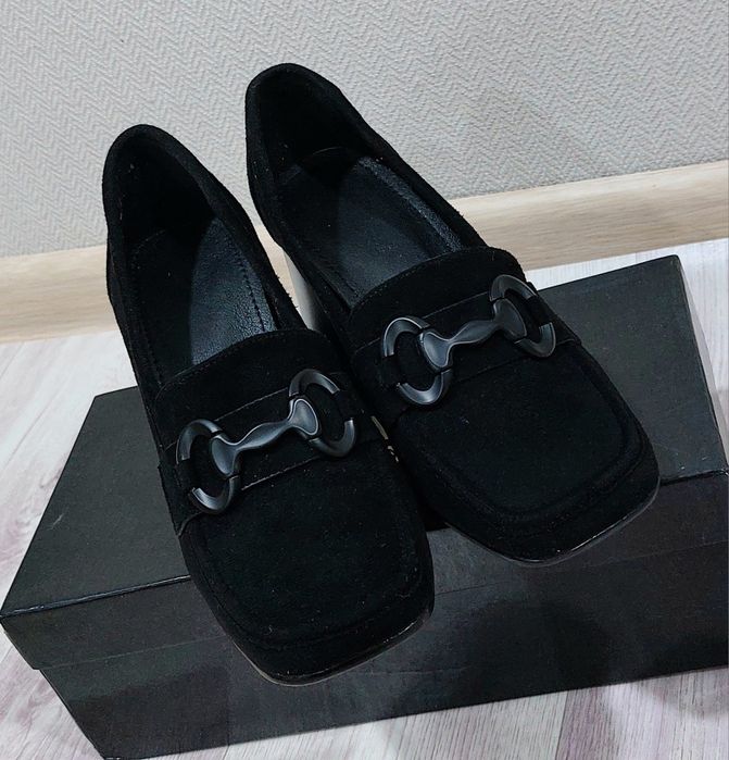 Замшевые новые туфли