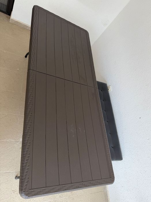 O masă pilabila pentru casa sau gradina