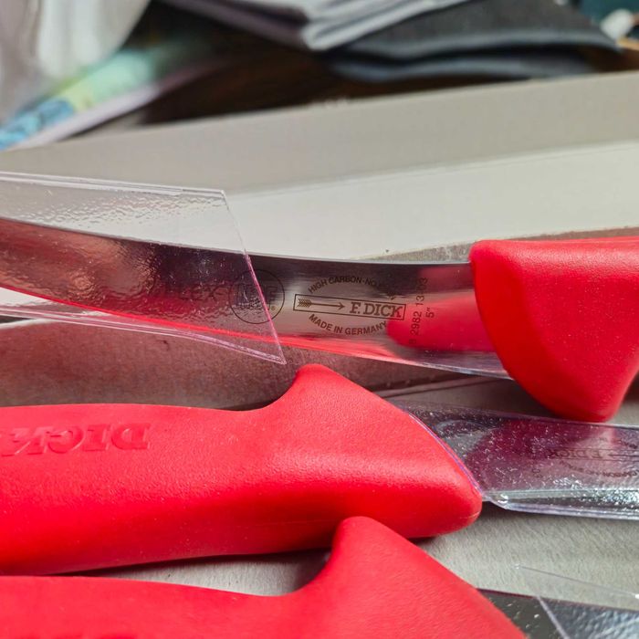 Професионални ножове за обезкостяване DICK