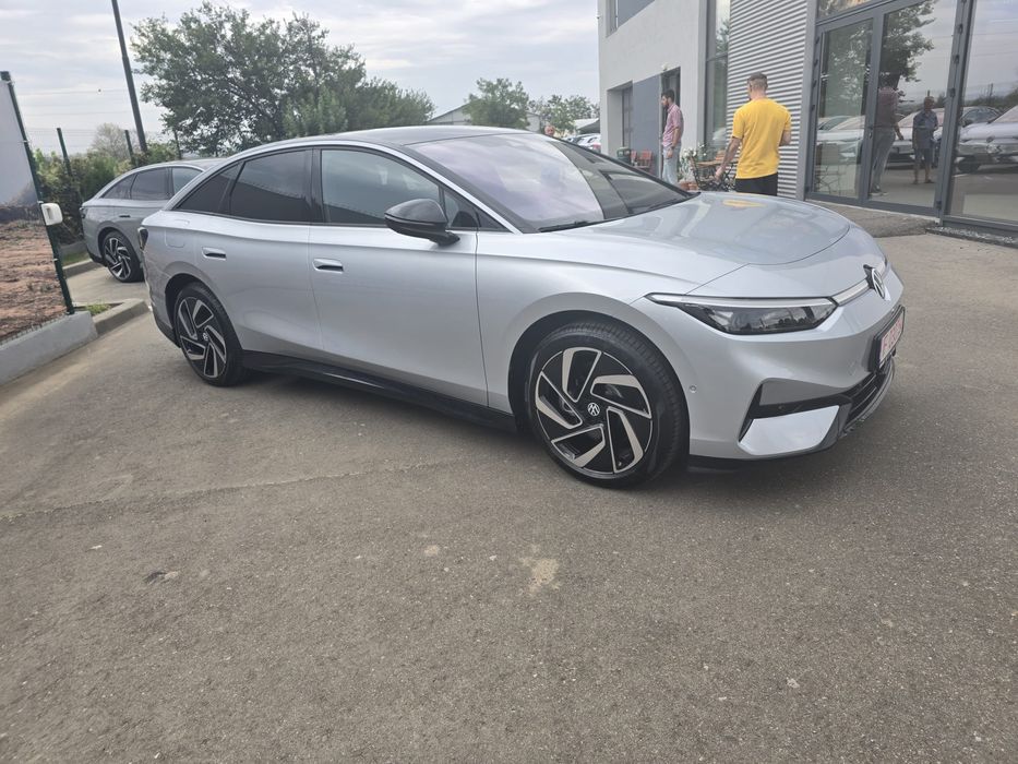 Inchiriem Volkswagen ID.7- Nistour.ro