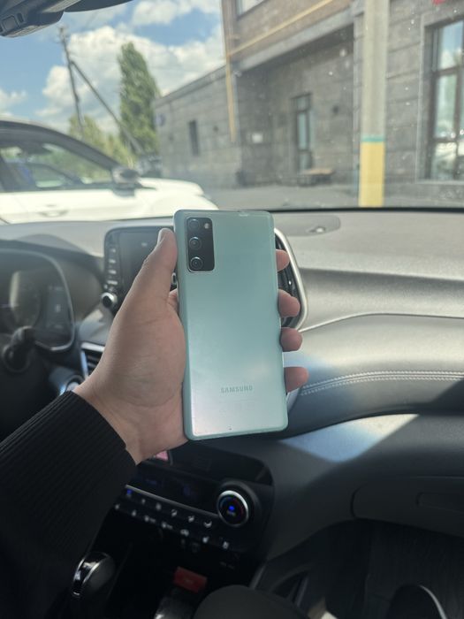 Продам Samsung s20 FE