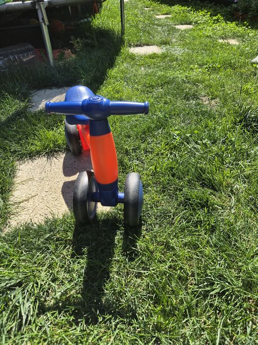 Bicicleta/tricicleta pentru copii fara pedale cu sunete si lumini