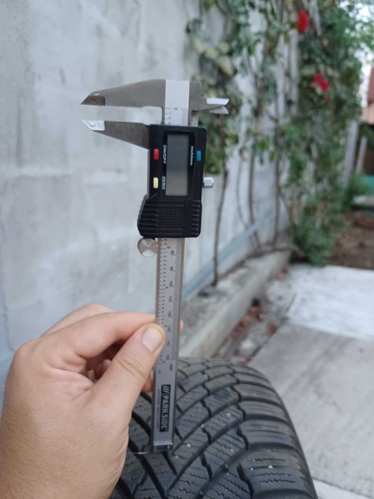 Зимни гуми Continental 205/55 R16 H-Цената е за един брой