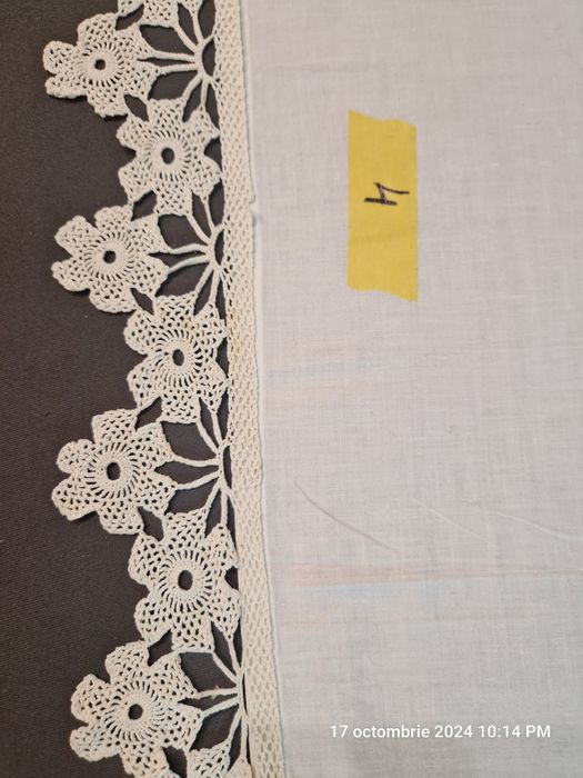 Cearceafuri traditionale din bumbac cu dantela lucrata manual