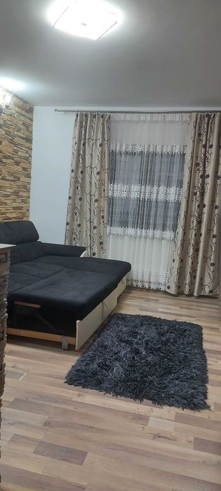 Închiriez garsonieră