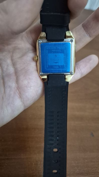 Әдемі қол сағаты сатылады