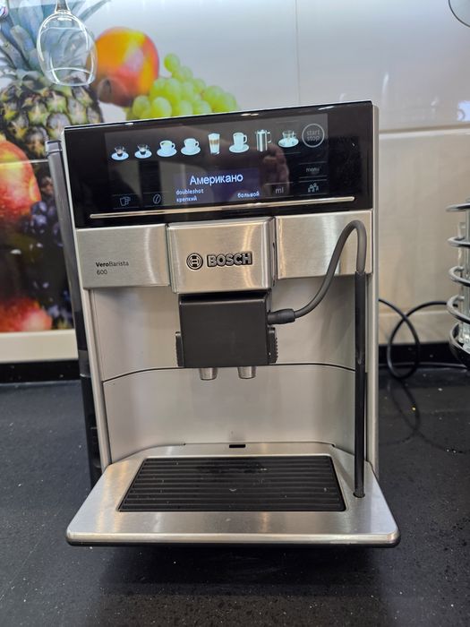 Кофемашина Bosch VeroBarista 600 (полностью автоматическая).