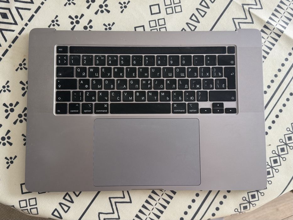 macbook pro 16 2019 без экрана