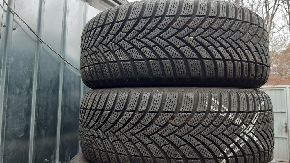 Anvelope 215/55r16 iarnă marca Michelin, Semperit preț 210 lei bucata
