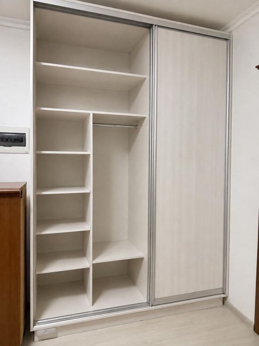 Продам шкаф - купе с зеркалом, 2.6 *1.8