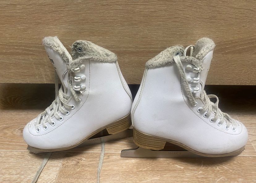 Продам коньки Jackson 380