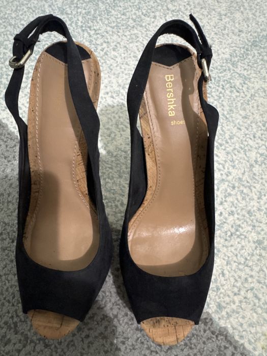 Sandale cu toc inalt