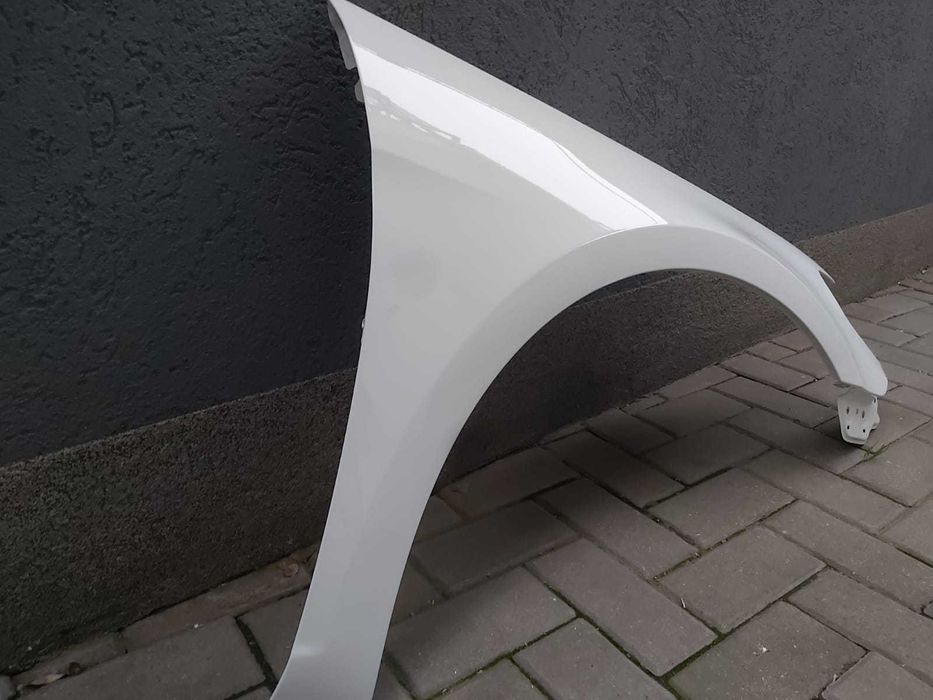 Aripa Fata Dreapta VW Passat CC An 2008-2012 Vopsita Alb