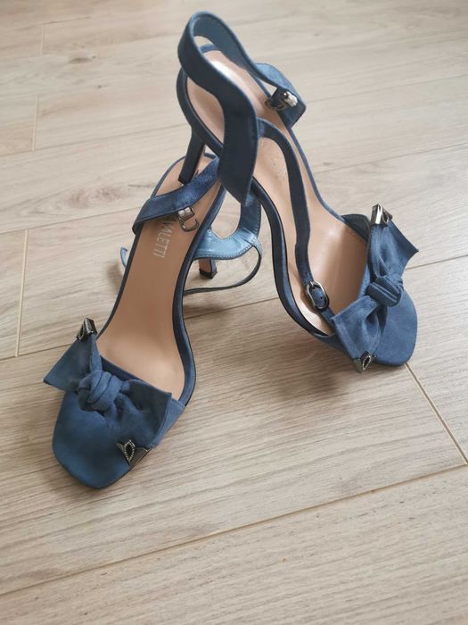 Босоножки женские