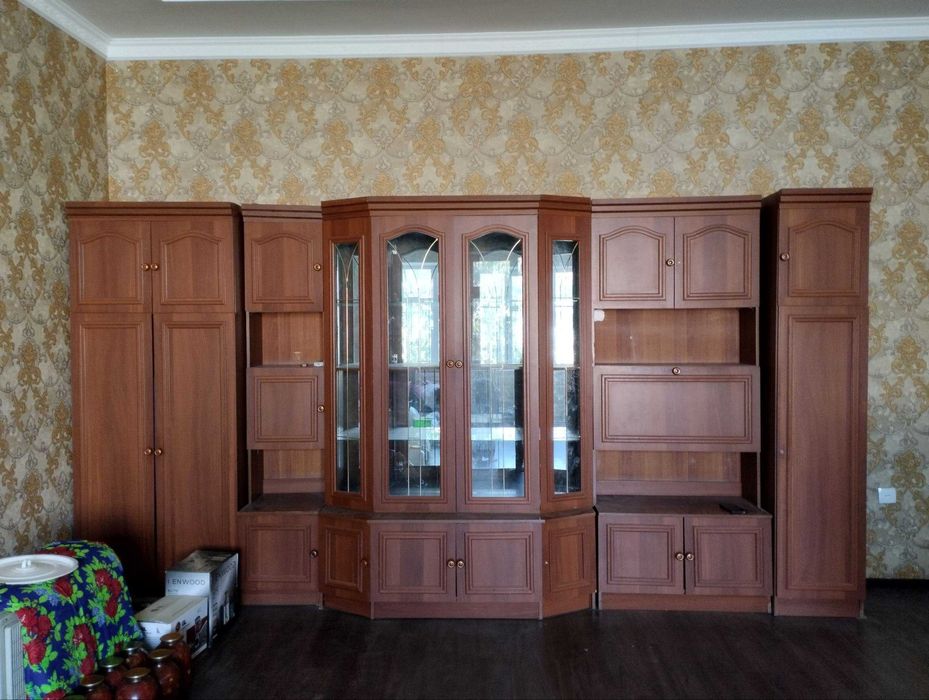 Zal uchun stenka, garnitur