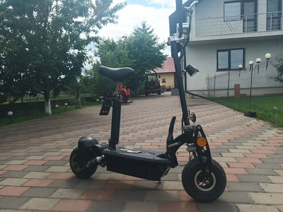 vând trotineta EFLUX STTREET20